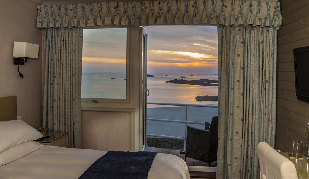Cobo Bay Hotel Castel Kamer foto